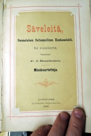 Tikkurilan musiikkivarastosta löytyy runsaasti myös harvinaista aineistoa. Kuvassa Säveleitä vuosikerta vuodelta 1889.