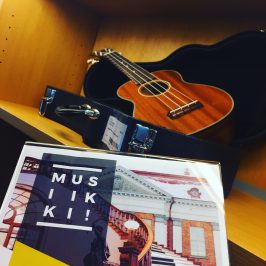 Soitinlainaus alkoi Turun musiikkikirjastossa maanantaina 3.9.2018. Lainattavaksi tuli akustisia kitaroita, ukuleleja ja kanteleita.