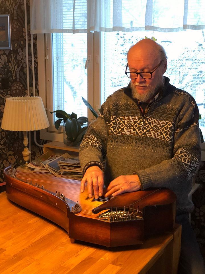 Juha Kuorttinen esiintyy Lappeenrannan pääkirjastossa Kalevalan päivänä torstaina 28. helmikuuta 2019.