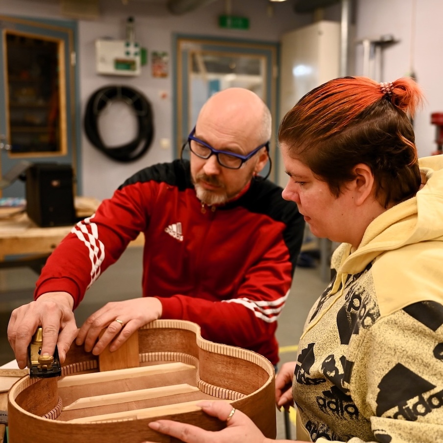 Marko Aho opettaa. Kuva: Ilari Mehtonen