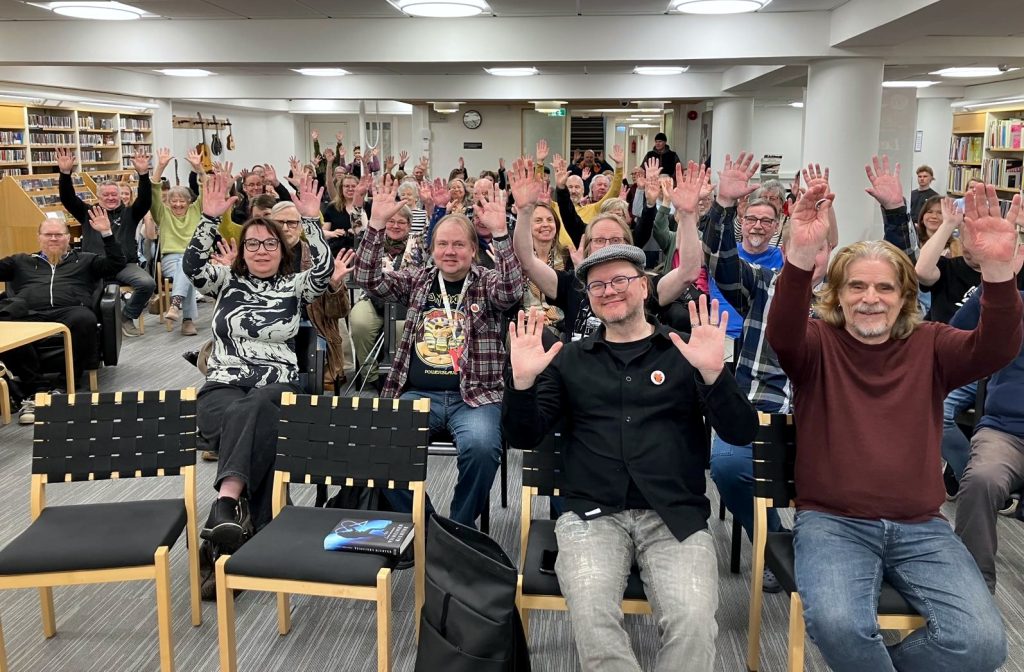 Musiikkikirjastopäivän 20.4.2026 tunnelmaa Rovaniemen musiikkikirjastossa. Kuva: Marko Niemelä