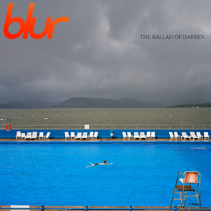 Blur: The Ballad Of Darren (Parlophone 2023). Kannen valokuva: Martin Parr