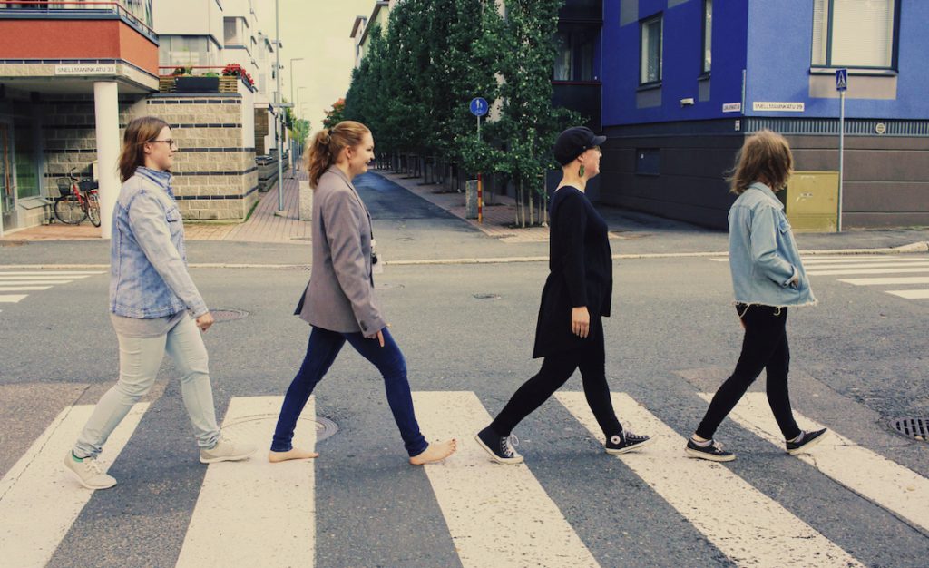 Kuopion kaupunginkirjaston Kirjasto-Piitleksien ensiesiintyminen oli 2019 Abbey Roadin 50-vuotispäivänä. Kuva: Kuopion kaupunginkirjasto
