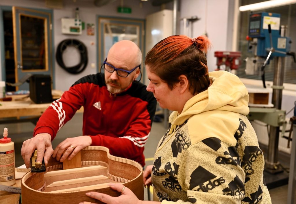 Marko Aho opettaa. Kuva: Ilari Mehtonen