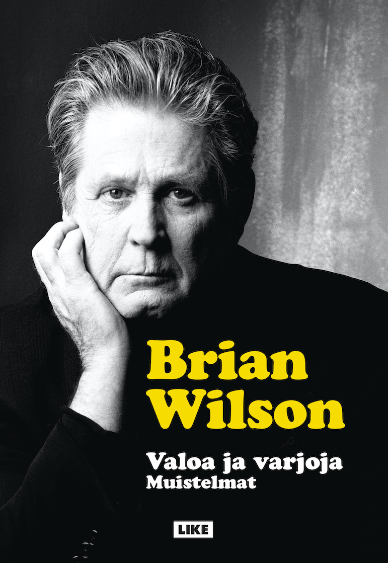 Brian Wilsonin elämäkerta Valoa ja varjoja – muistelmat julkaistiin suomeksi vuonna 2017, kääntäjänä Ari Väntänen.