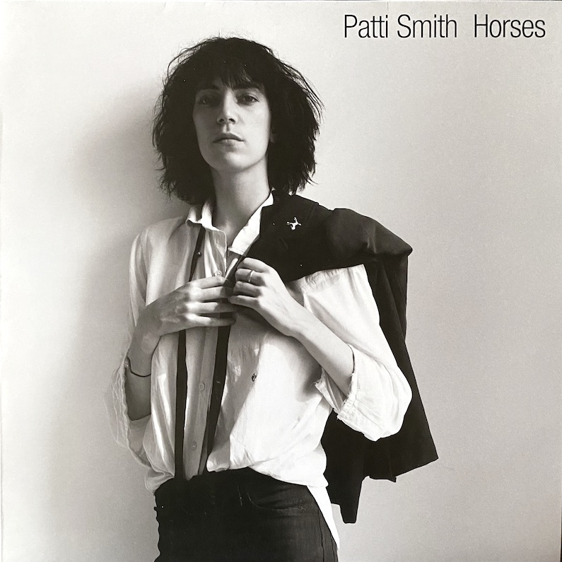 Patti Smith: Horses • Arista Records 1975. Kannen valokuva: Robert Mapplethorpe