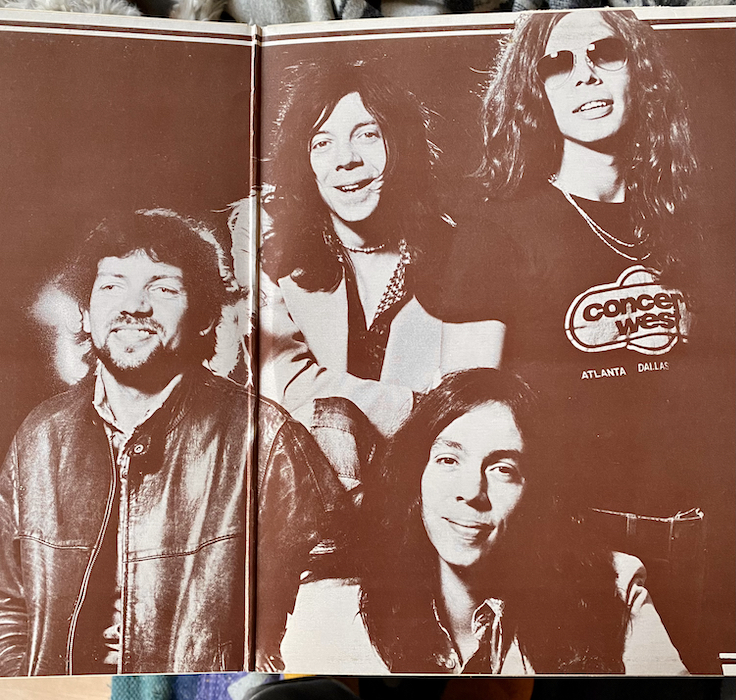 Camel vuonna 1976: Doug Ferguson, Peter Bardens, Andy Latimer ja Andy Ward. Yksityiskohta albumin Moonmadness gatefold-kannesta.