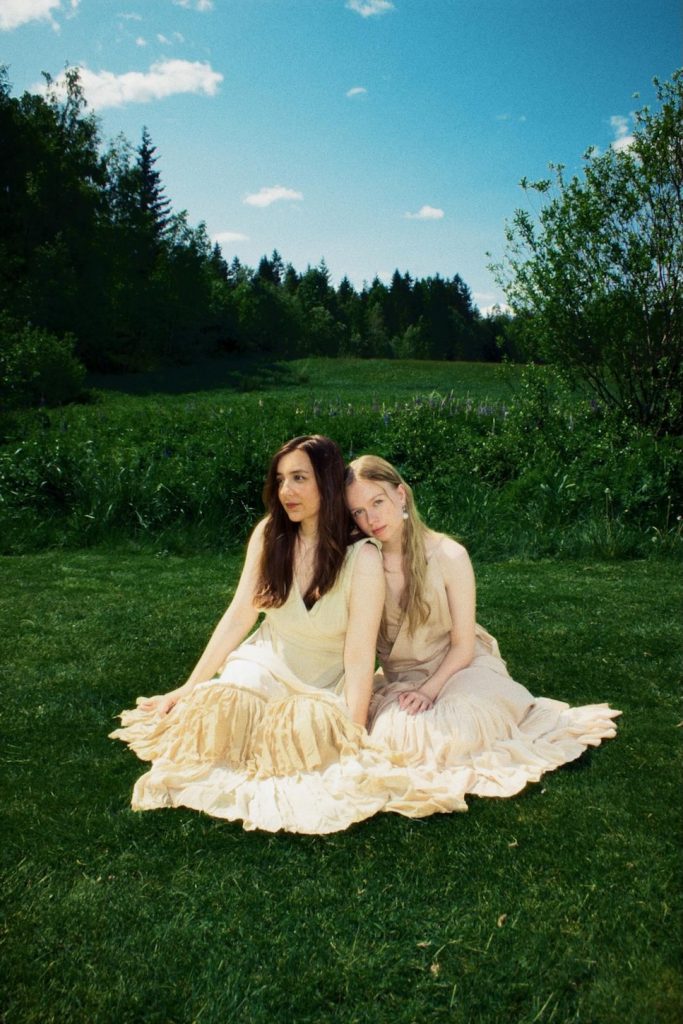 emma & matilda. Kuva: Warner Music Finland 2026