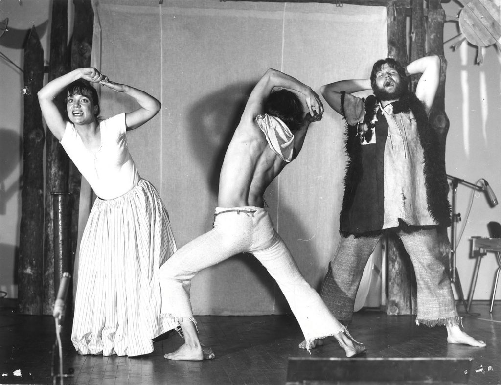 Kullervo. Rea Mauranen, Erkki Saarela ja Tapio Aarre-Ahtio. Kuva: KOM-teatterin arkisto